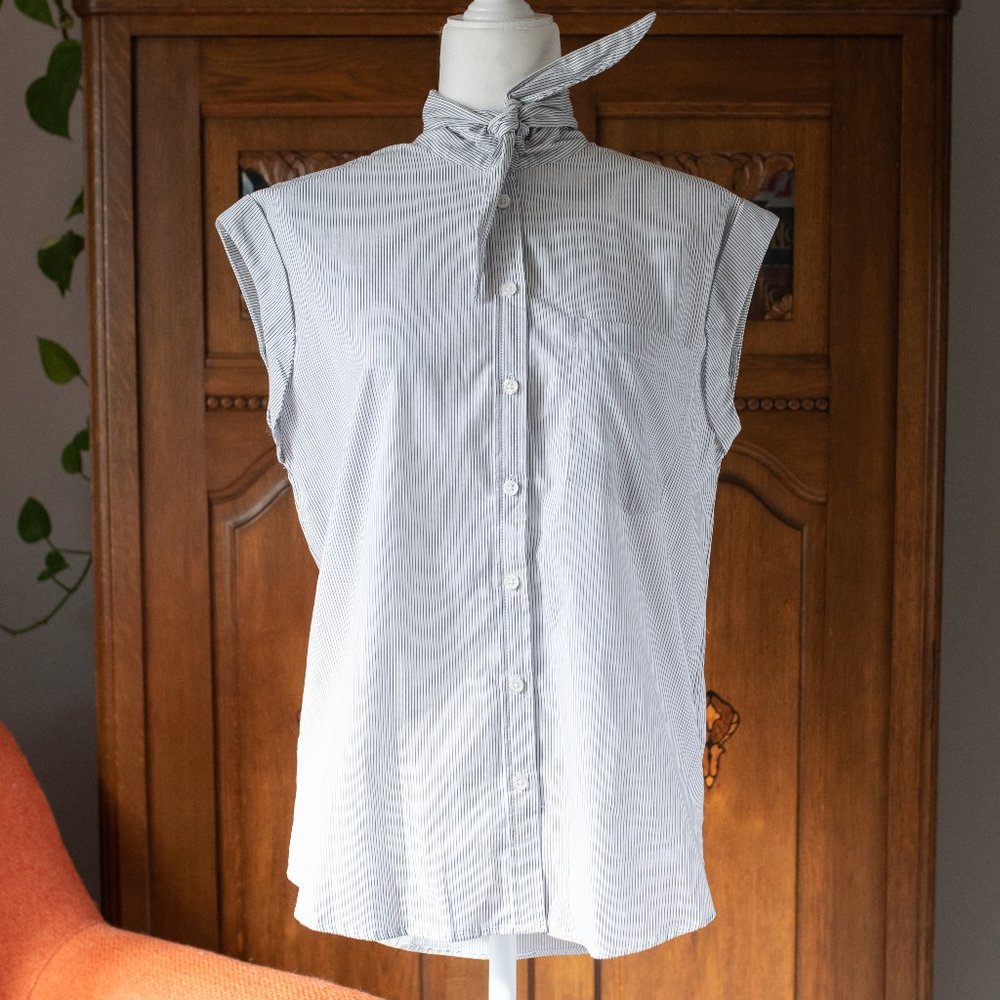 Who What Wear black white striped sleeveless top with tie neck collar SIZE S